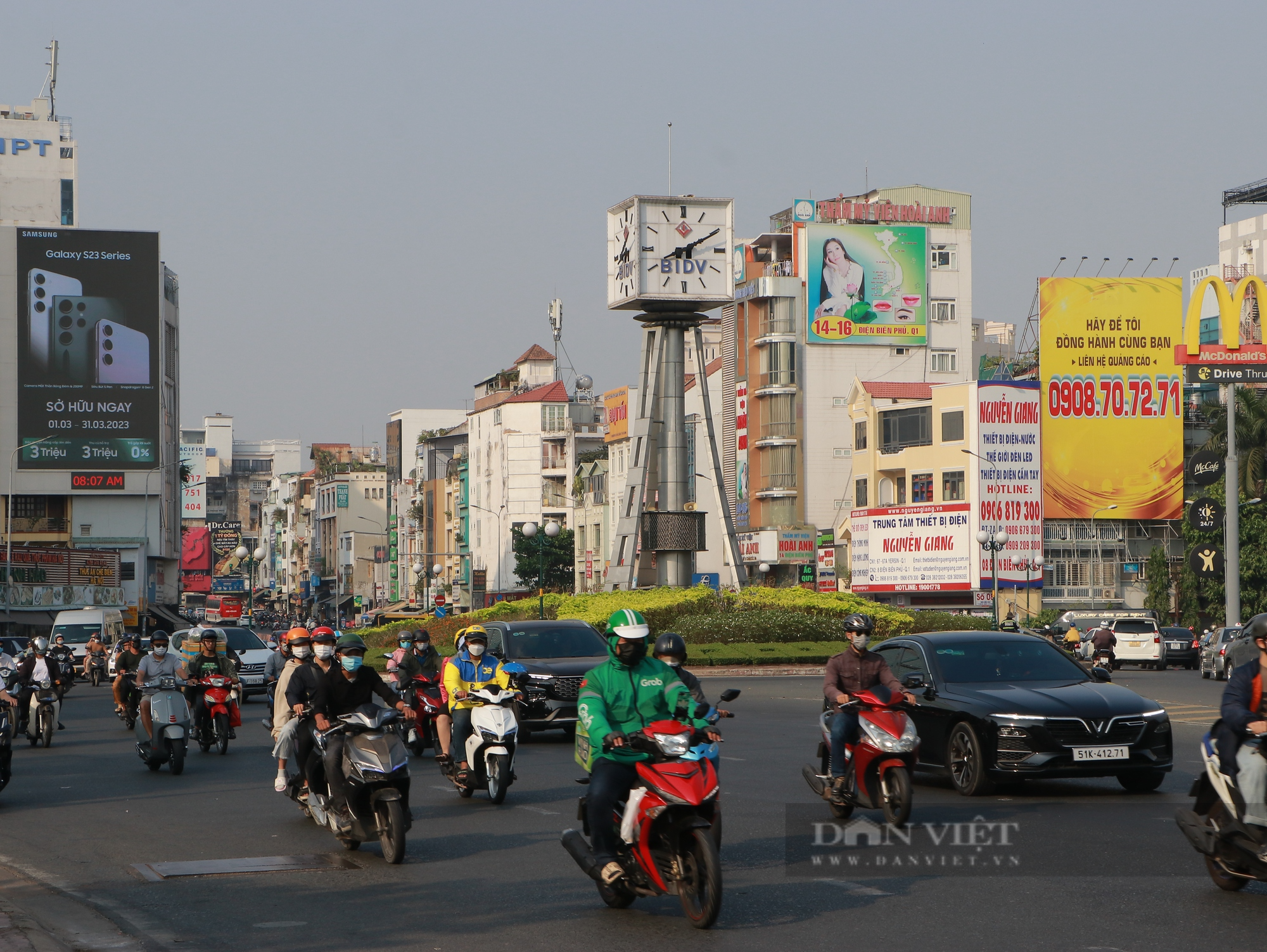 Thực hư tình trạng giao thông tại vòng xoay Điện Biên Phủ - Ảnh 2.