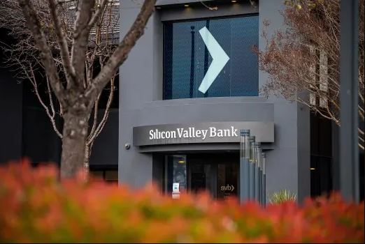 Ngân hàng Silicon Valley sụp đổ đột ngột khiến nhiều người lo lắng - Ảnh 1.