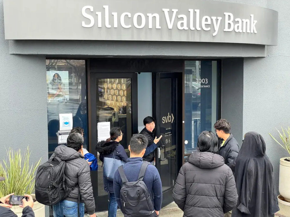 Vụ sụp đổ tài chính trong 48 giờ rung chuyển Thung lũng Silicon - Ảnh 1.