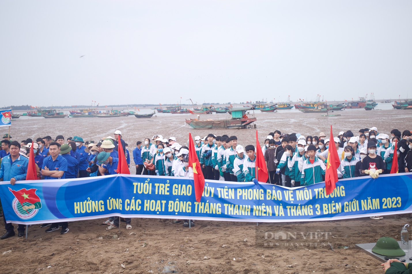 Nam định: Hơn 400 cán bộ và sinh viên hưởng ứng chiến dịch “Chung tay làm sạch biển Giao Hải’’ - Ảnh 2.