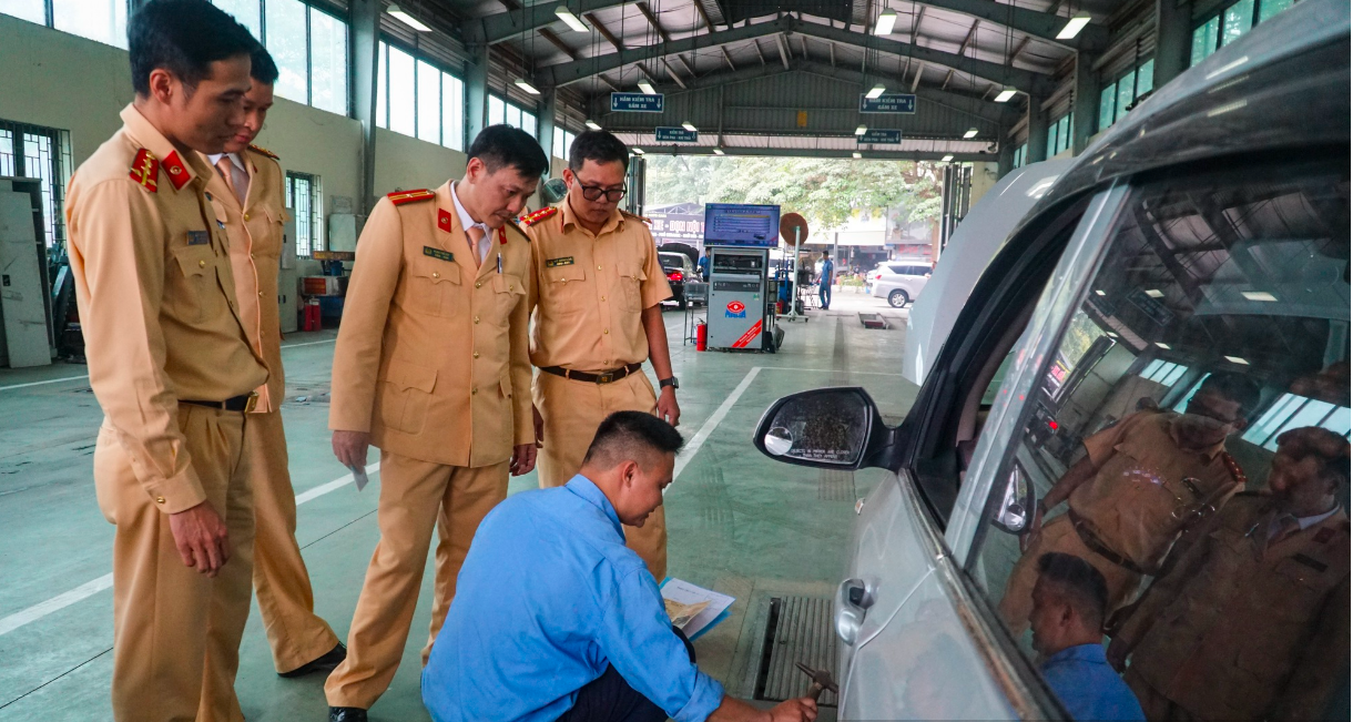 Thiếu hụt đăng kiểm viên, Bộ trưởng Nguyễn Văn Thắng đề nghị Bộ Công an những gì? - Ảnh 1.