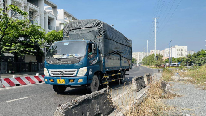 Những dự án giao thông &quot;rùa bò&quot; làm khổ dân ở TP.HCM - Ảnh 1.