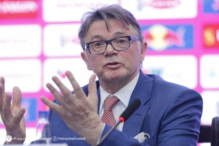 HLV Troussier mong V.League đá liên tục để &quot;mơ&quot; World Cup 2026: VFF và VPF phải tính lại? - Ảnh 1.