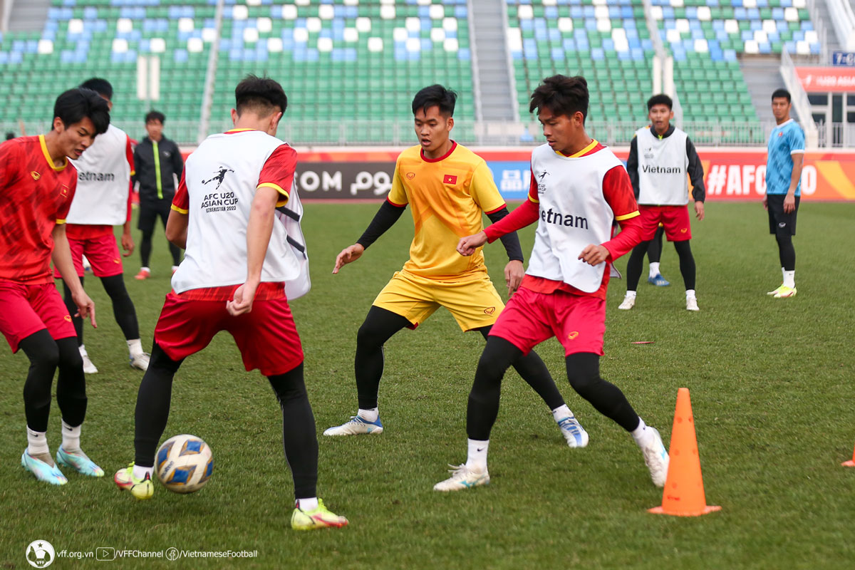 Tin tối (12/3): Nguyên nhân khiến HLV Troussier không thể đưa 11 cầu thủ U20 Việt Nam lên đội U23 - Ảnh 1.