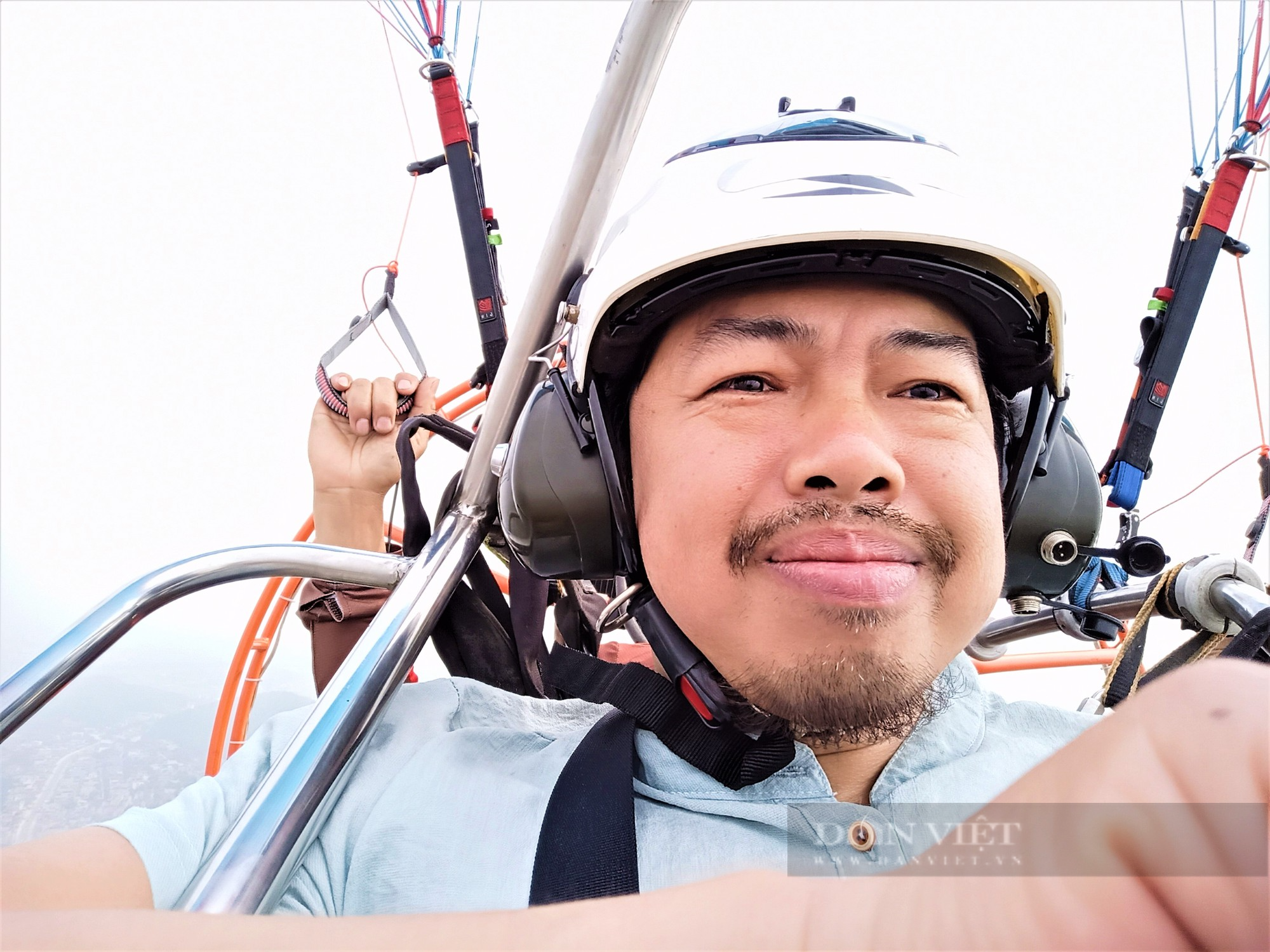 Du khách hồi hộp, thích thú trải nghiệm bay dù lượn trên bầu trời Chí Linh - Ảnh 5.