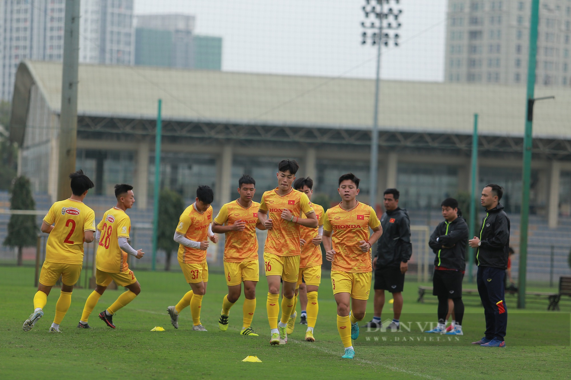 Dàn sao U20 tập cùng ĐT U23 Việt Nam - Ảnh 1.