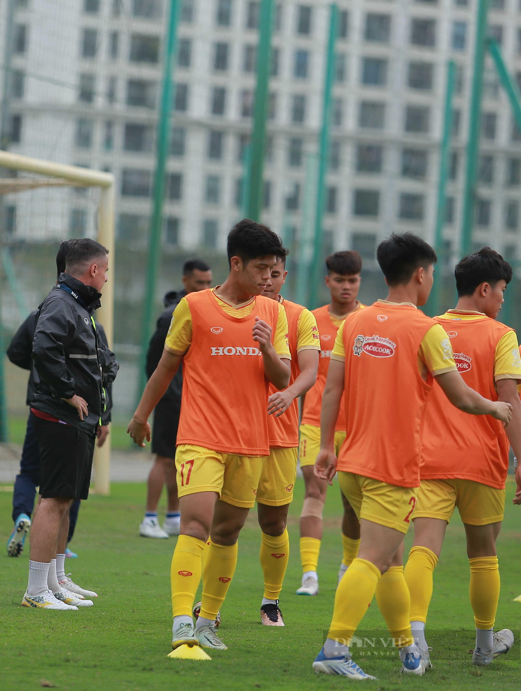 Dàn sao U20 tập cùng ĐT U23 Việt Nam - Ảnh 2.