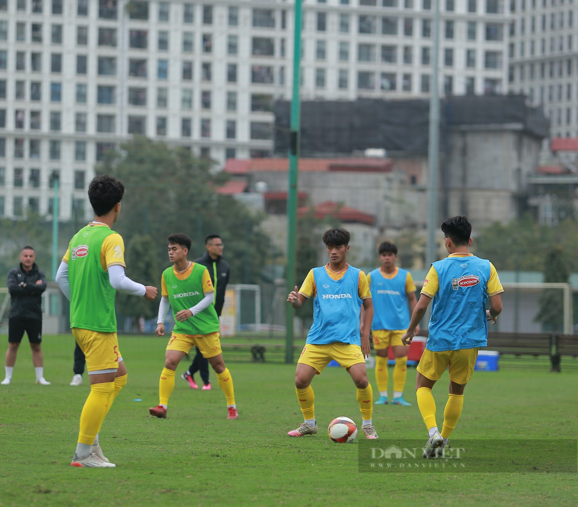 Dàn sao U20 tập cùng ĐT U23 Việt Nam - Ảnh 8.