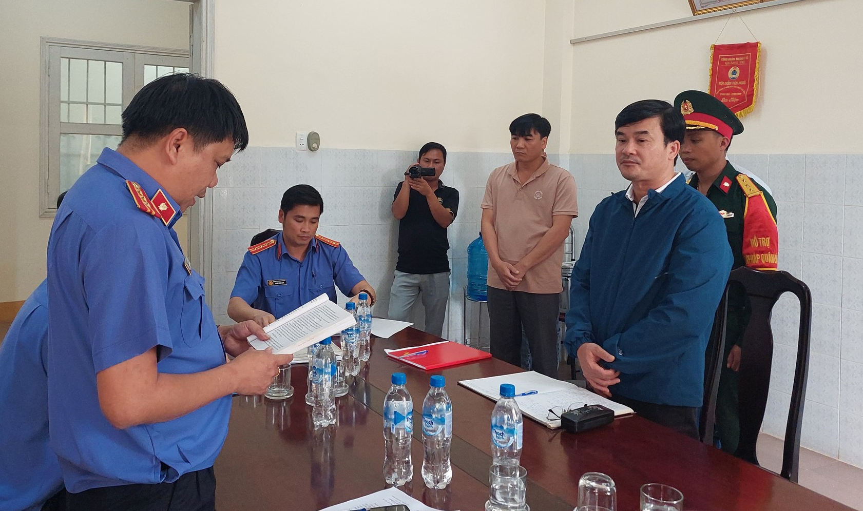 Giám đốc Trung tâm Pháp y tỉnh Quảng Trị vừa bị bắt đối diện tình tiết tăng nặng - Ảnh 1.