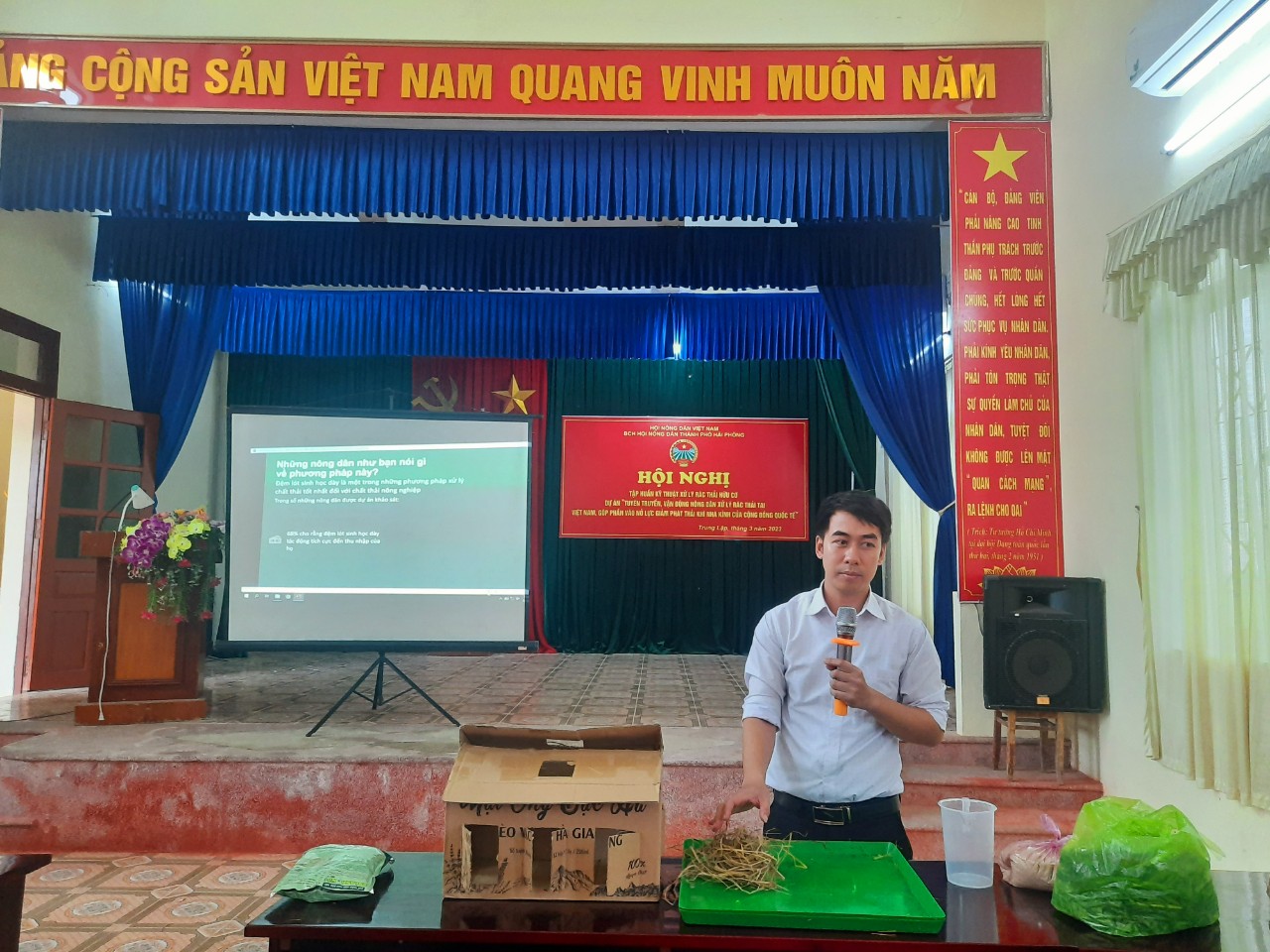 Hội Nông dân Hải Phòng: Tổ chức tập huấn kỹ thuật làm đệm lót sinh học dày trong chăn nuôi cho Hội viên, nông dân - Ảnh 1.