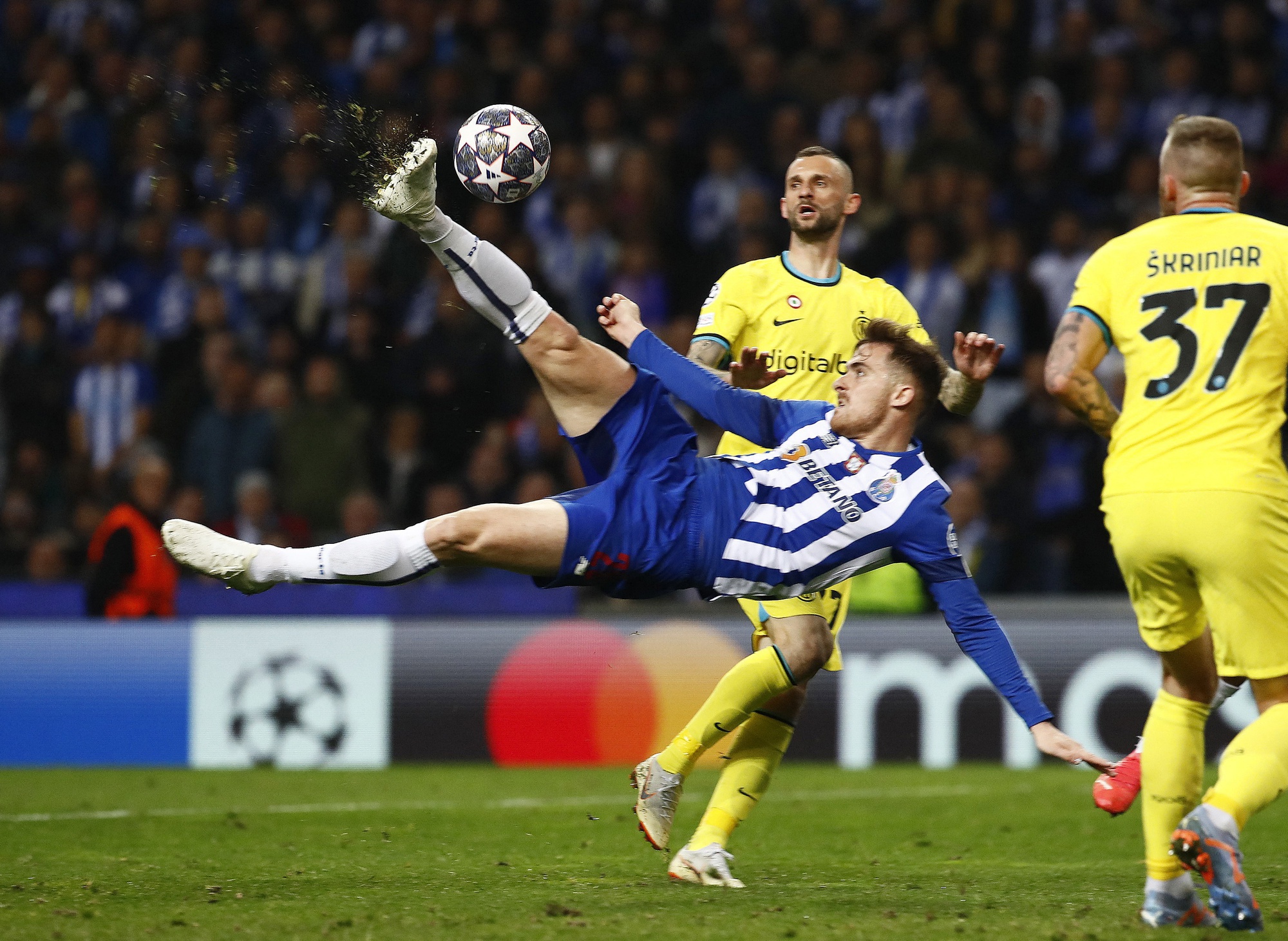 Sau bao nhiêu năm, Inter Milan mới lại lọt vào tứ kết Champions League? - Ảnh 3.