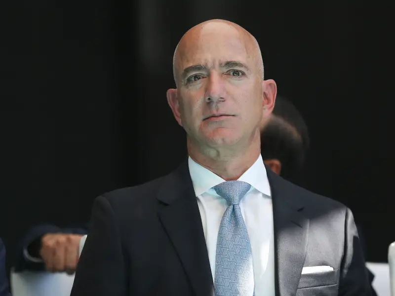Người sáng lập và chủ tịch điều hành của Amazon, Jeff Bezos, đã kiếm được tổng số tiền lương thưởng là 1.681.840 đô la trong năm tài chính 2021. Ảnh: @AFP.