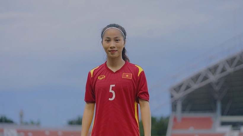 Thủ quân U20 nữ Việt Nam đá bóng giỏi, lại còn vô cùng xinh đẹp và quyến rũ - Ảnh 9.