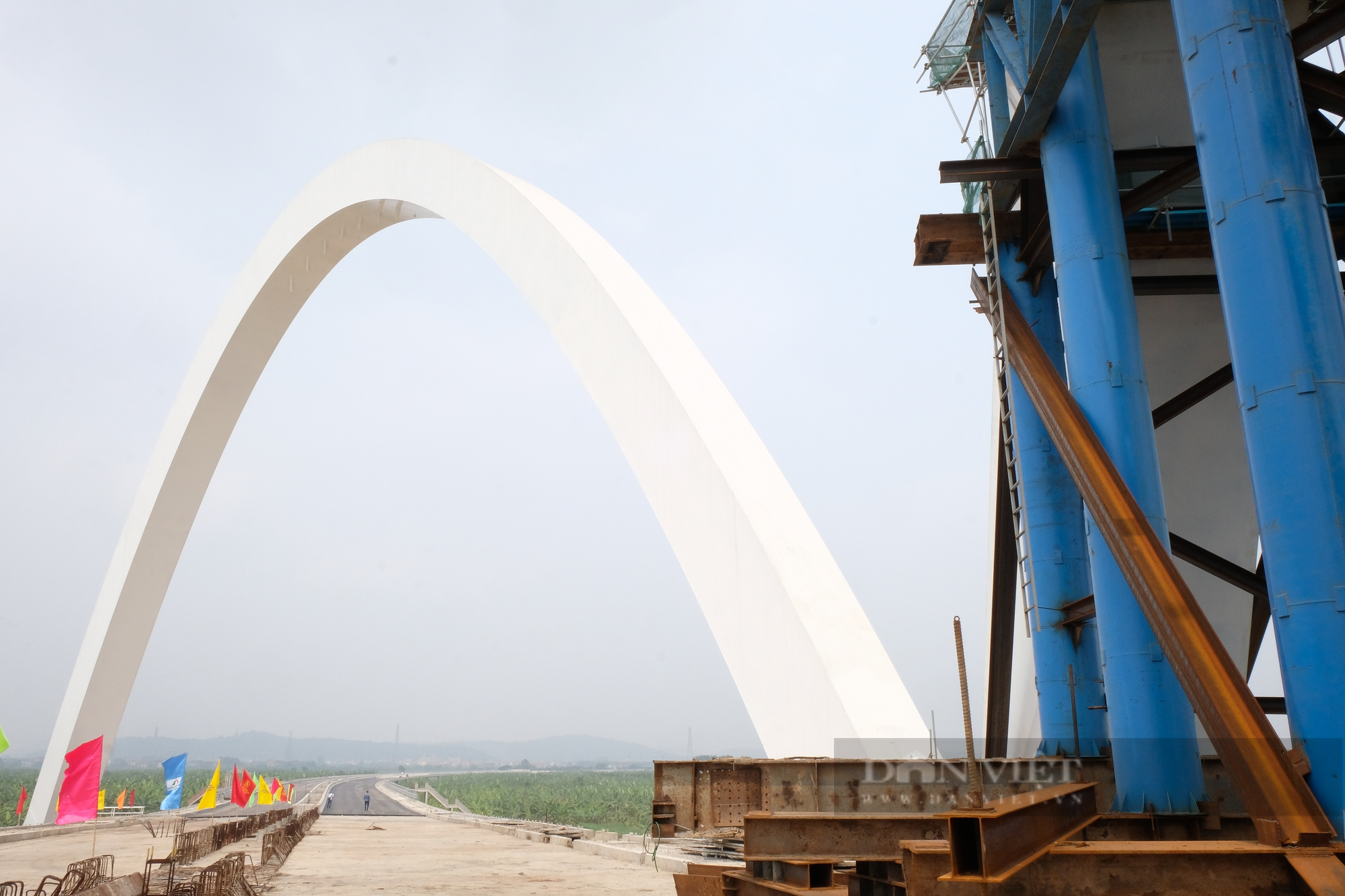 Cầu vòm thép cao nhất Việt Nam sắp được hoàn thành tại Bắc Ninh - Ảnh 4.