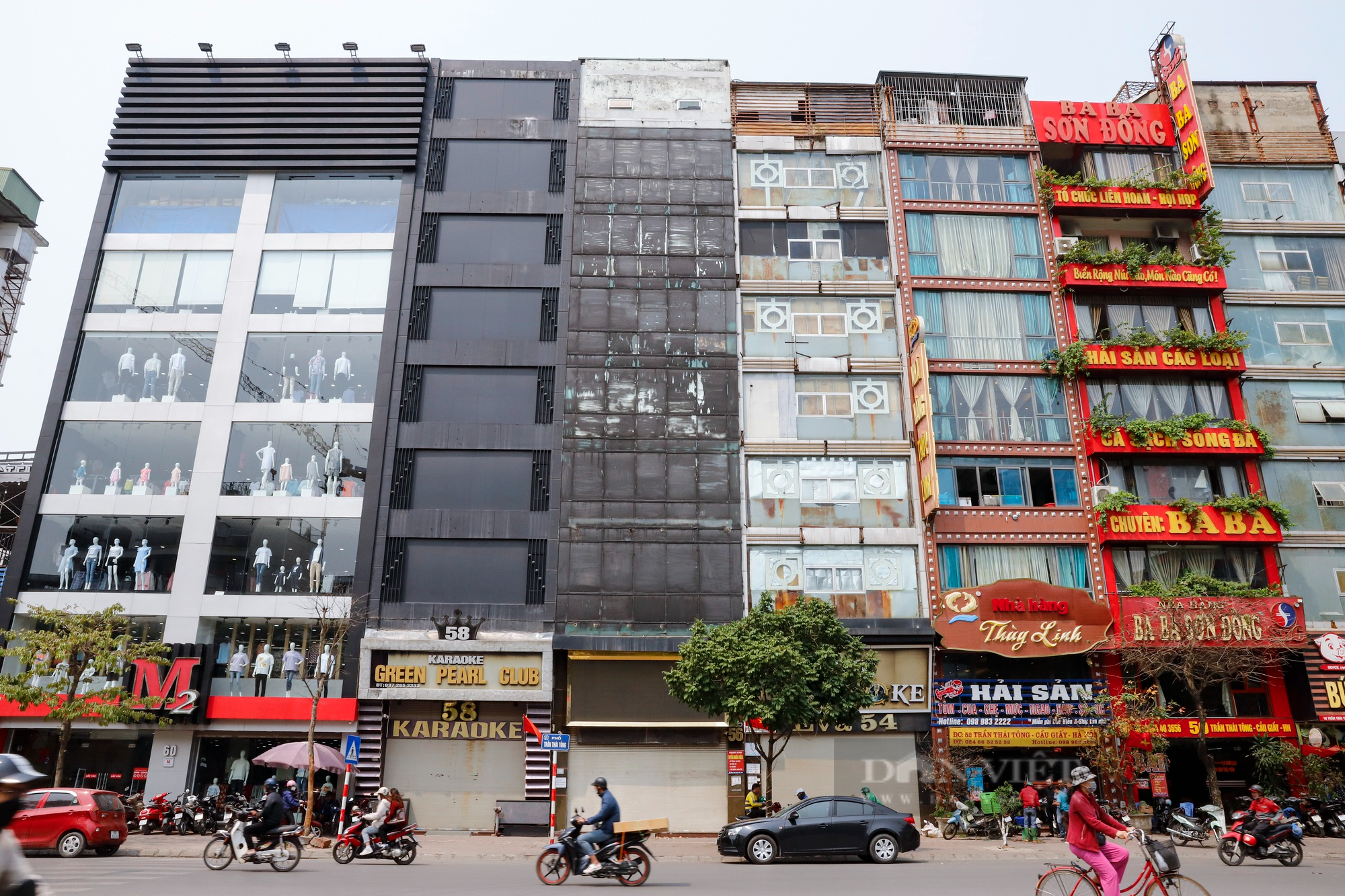 Ngừng kinh doanh quá lâu, nhiều quán karaoke tại Hà Nội treo biển nhà hàng - Ảnh 1.