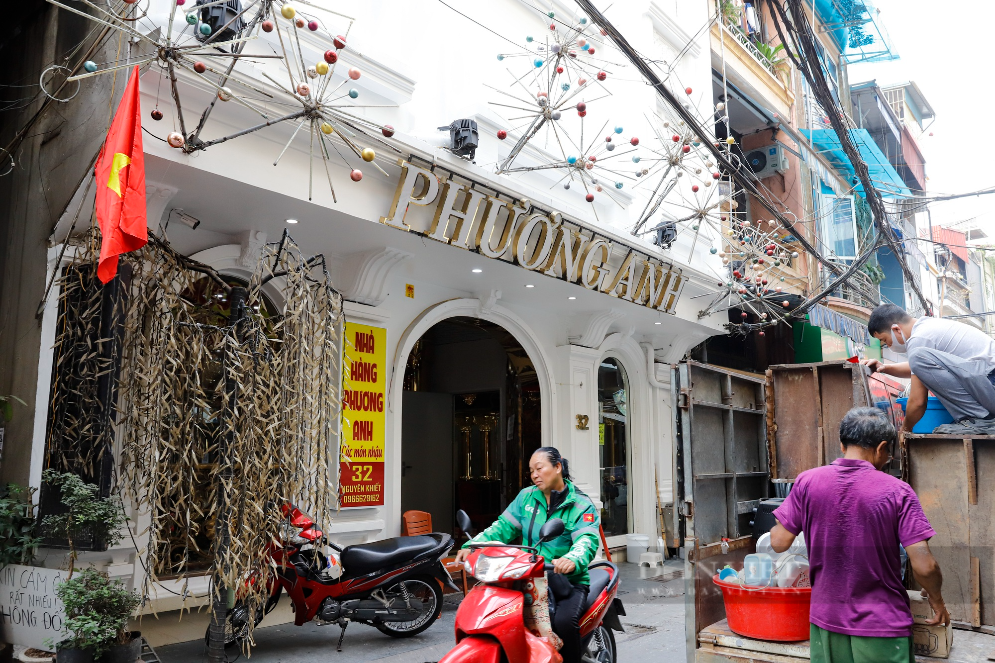 Ngừng kinh doanh quá lâu, nhiều quán karaoke tại Hà Nội treo biển nhà hàng - Ảnh 9.