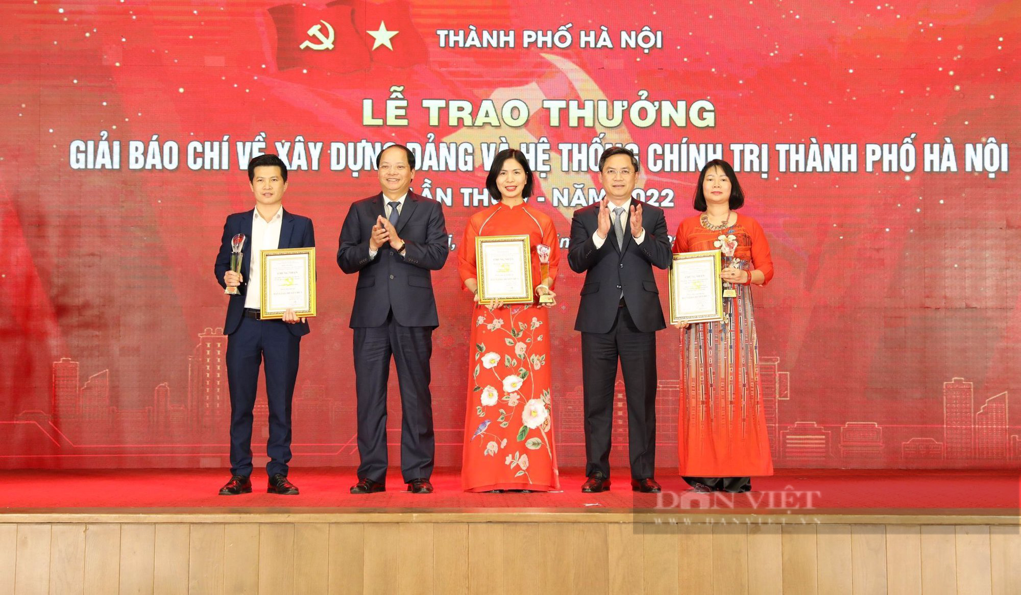 Báo Dân Việt đoạt giải giải báo chí về xây dựng Đảng và hệ thống chính trị Hà Nội - Ảnh 1.