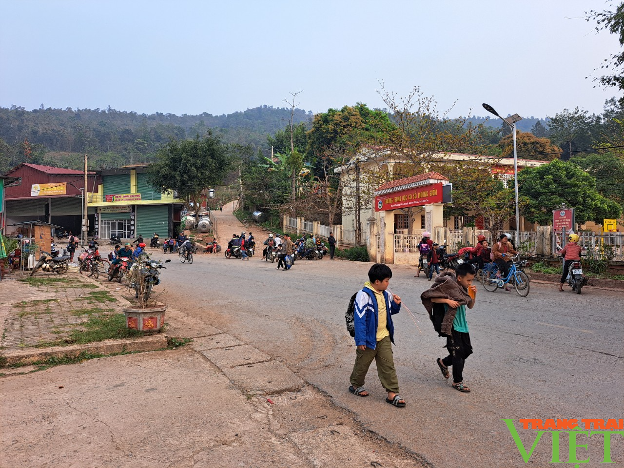 Mường Giôn nỗ lực giữ vững và nâng cao chất lượng các tiêu chí NTM - Ảnh 2. Mường Giôn nỗ lực giữ vững và nâng cao chất lượng các tiêu chí NTM - Ảnh 2.