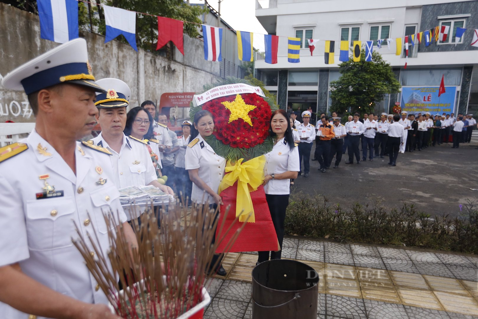 Xúc động lễ tưởng niệm 64 liệt sĩ Gạc Ma tại Đà Nẵng - Ảnh 1.