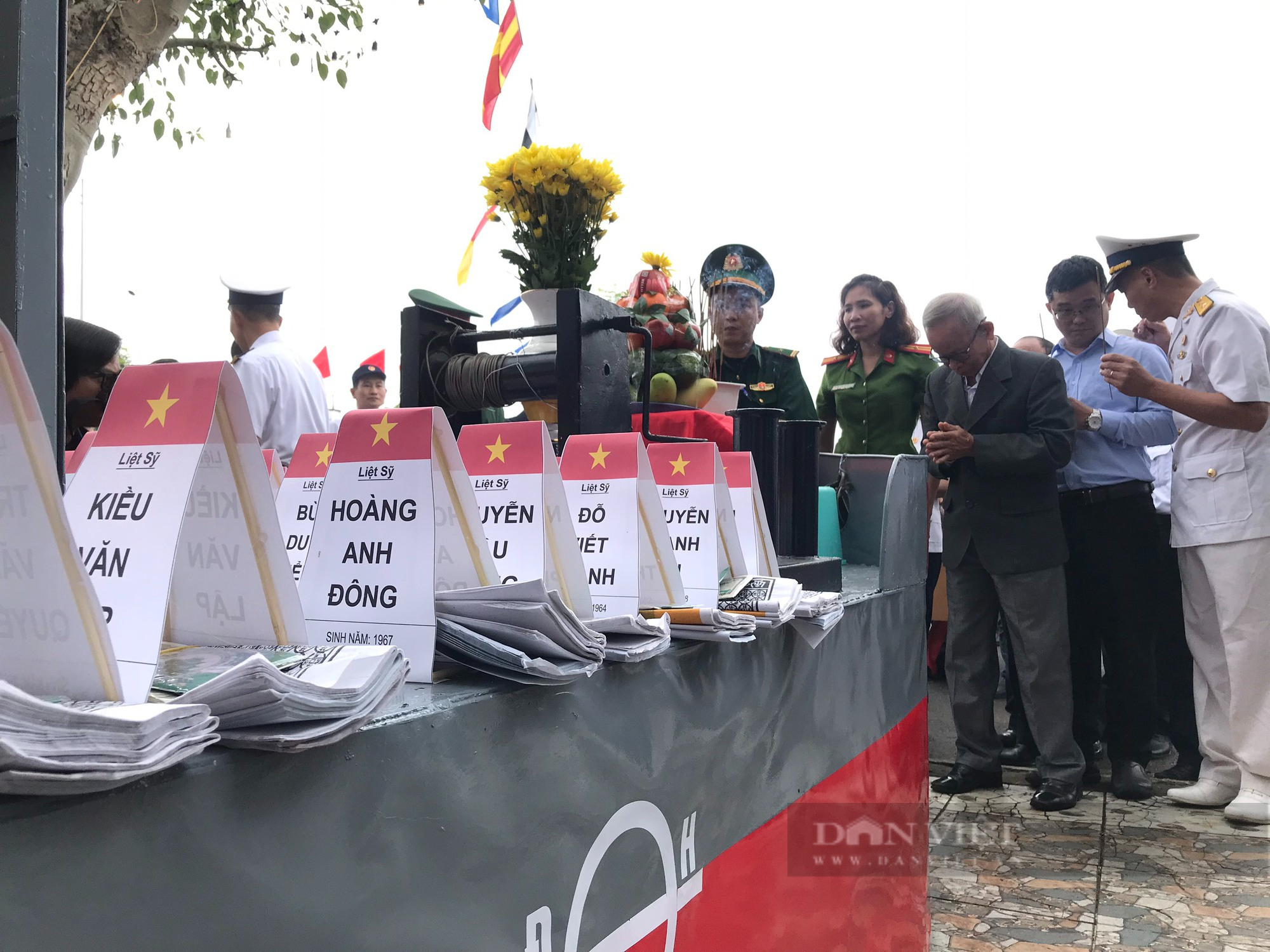 Xúc động lễ tưởng niệm 64 liệt sĩ Gạc Ma tại Đà Nẵng - Ảnh 2.