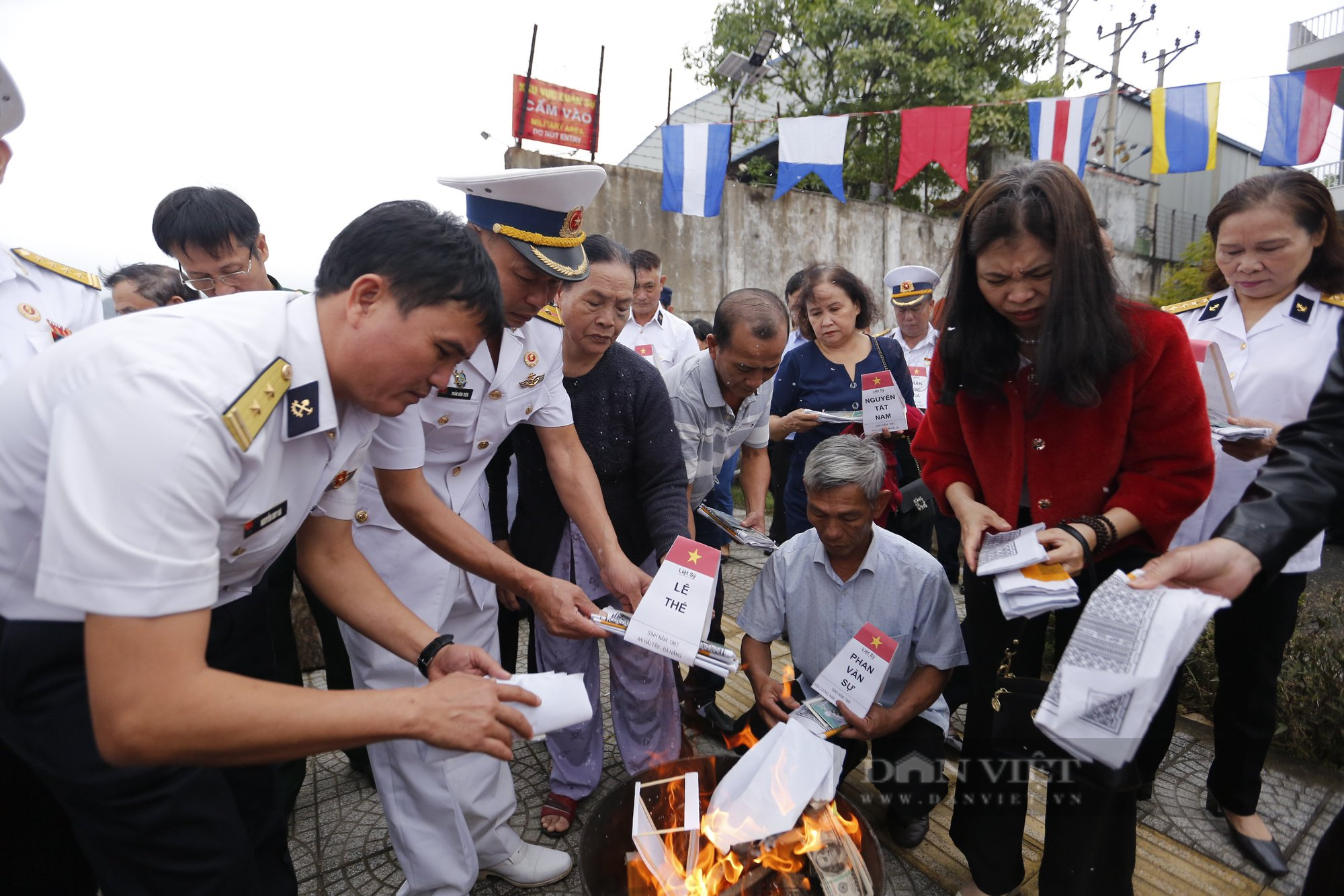 Xúc động lễ tưởng niệm 64 liệt sĩ Gạc Ma tại Đà Nẵng - Ảnh 4.