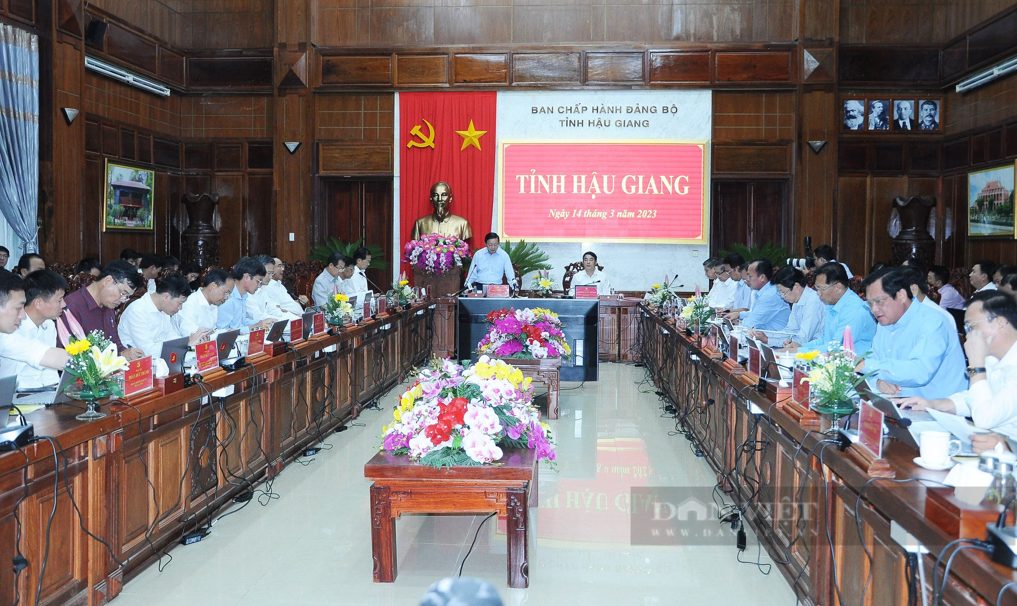 Phó Thủ tướng Trần Hồng Hà chỉ đạo tháo gỡ tình trạng thiếu cát làm đường cao tốc ĐBSCL - Ảnh 1.