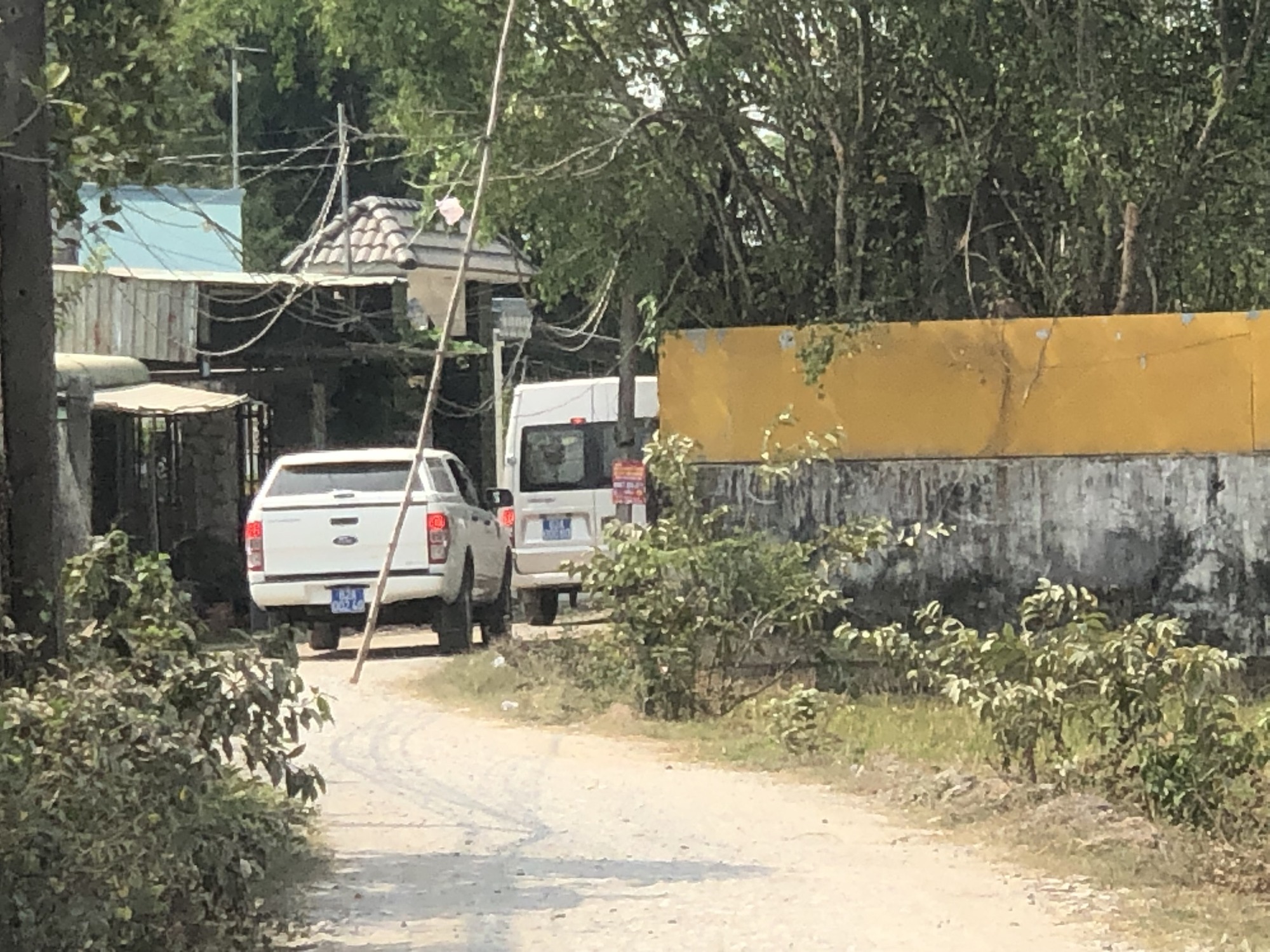Long An: Cảnh sát xuất hiện ở  “tịnh thất Bồng Lai” liên tục nhiều giờ - Ảnh 2.