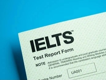 Giáo viên cố thi IELTS nhiều lần để nâng điểm lên - Ảnh 1.