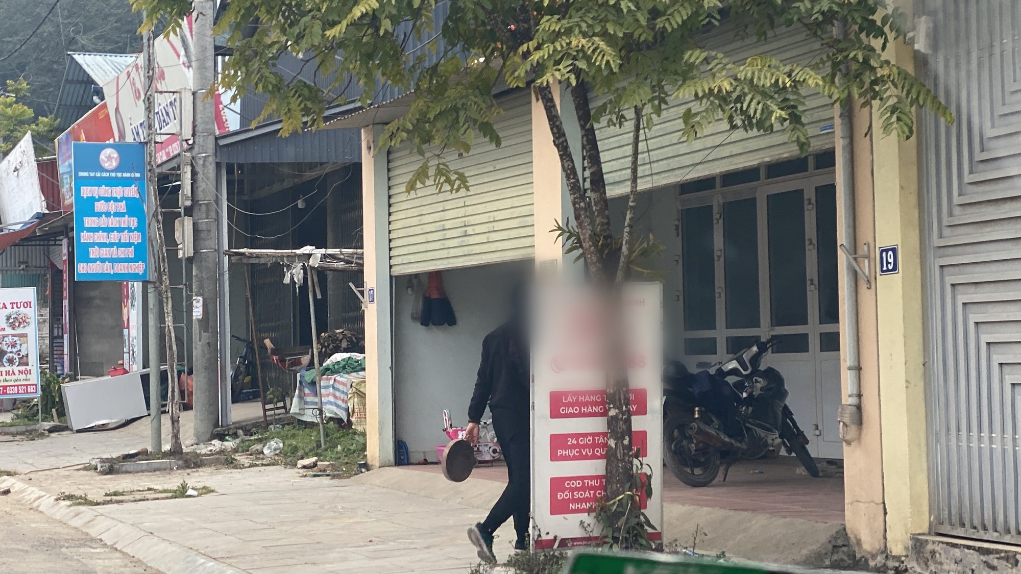 Tận thấy đường đi của gỗ quý trên những chuyến xe chuyển phát nhanh (Bài 3) - Ảnh 5.