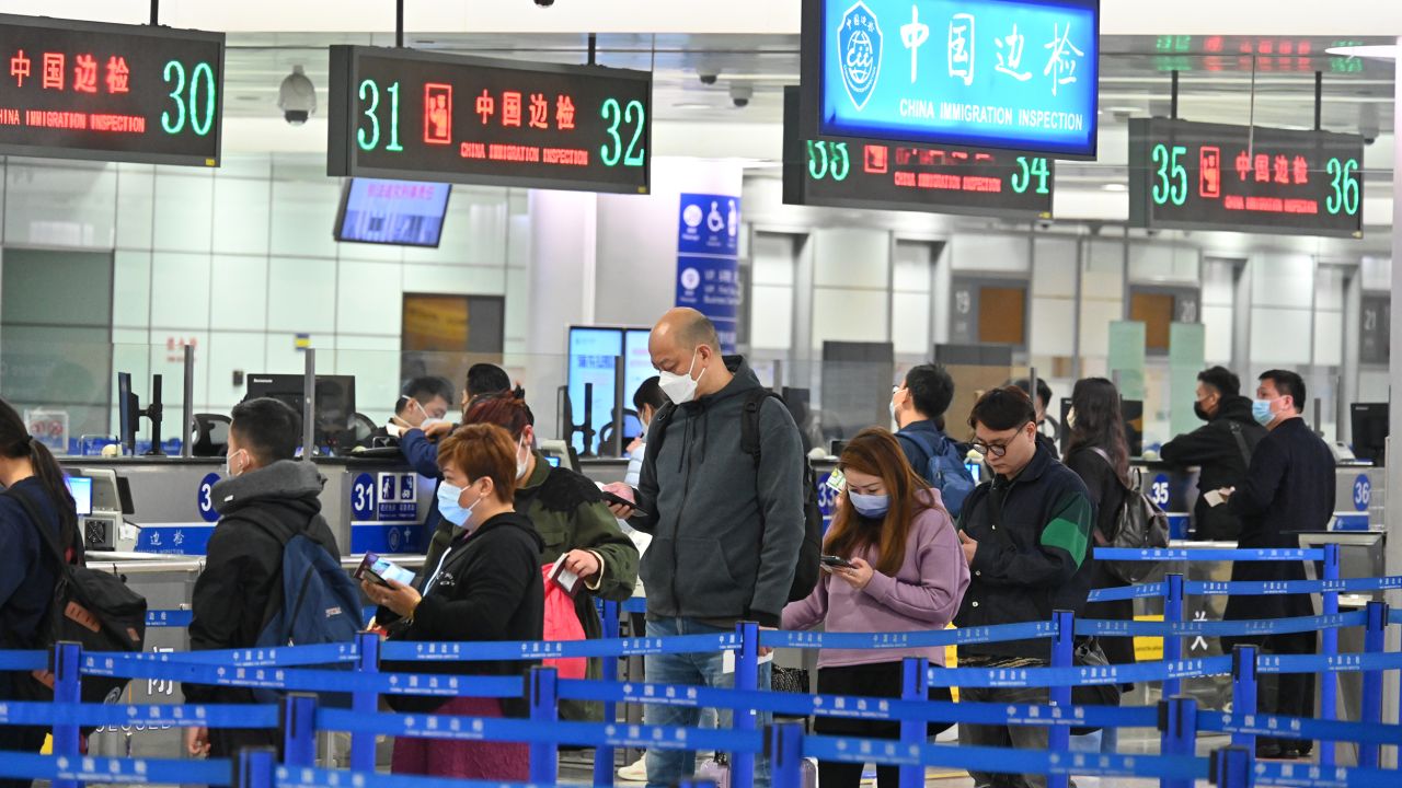 Trung Quốc mở cửa hoàn toàn cho khách nước ngoài: Hy vọng thúc đẩy kinh tế, du lịch - Ảnh 1.