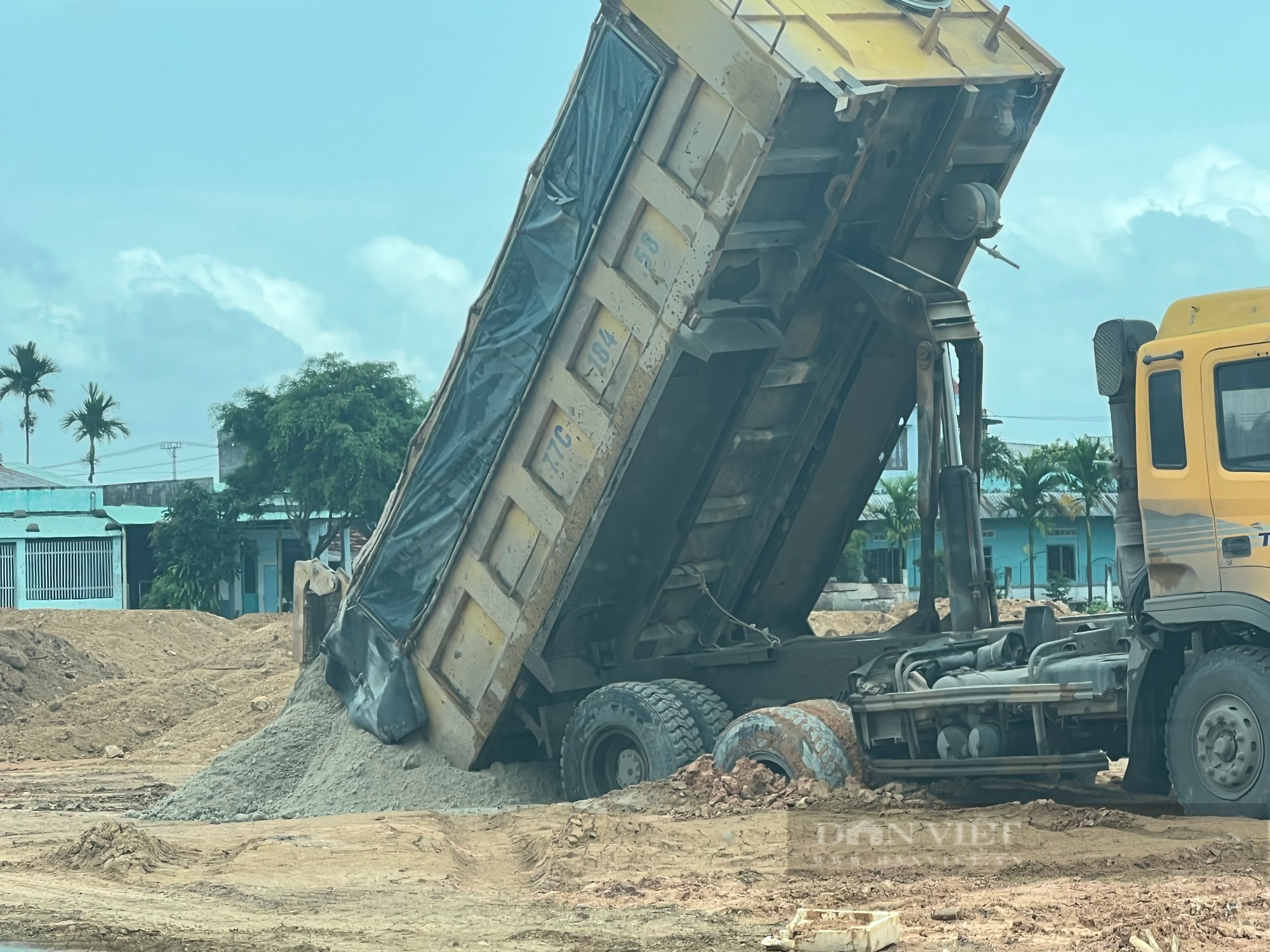 &quot;Bất thường nguồn đất san lấp dự án Nhà nước hơn 14 tỷ đồng&quot;: Đình chỉ thi công, &quot;bốc&quot; bỏ đất kém chất lượng - Ảnh 7.