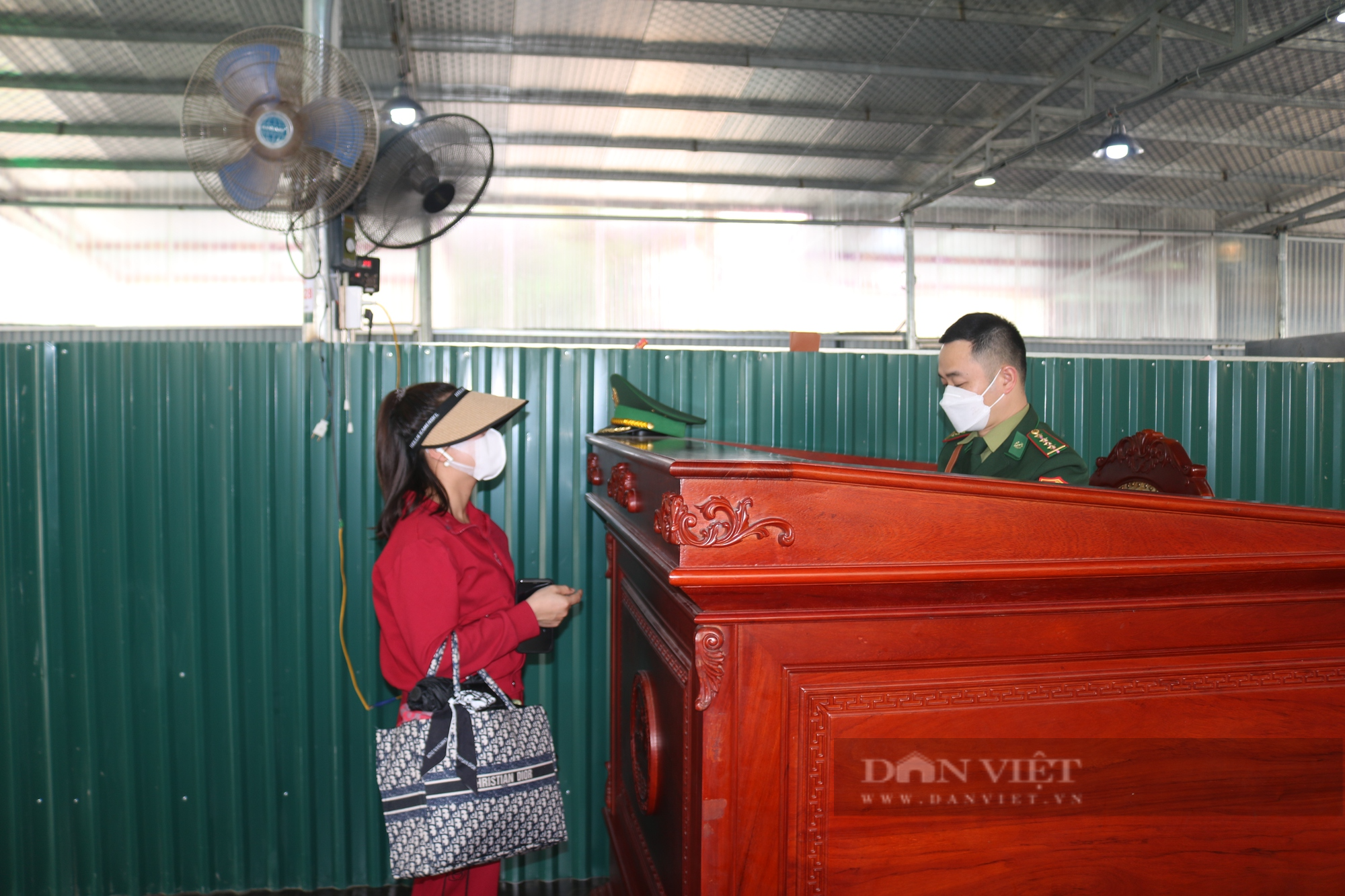 Những du khách Trung Quốc đầu tiên nhập cảnh qua Cửa khẩu Quốc tế  Lào Cai - Ảnh 5.