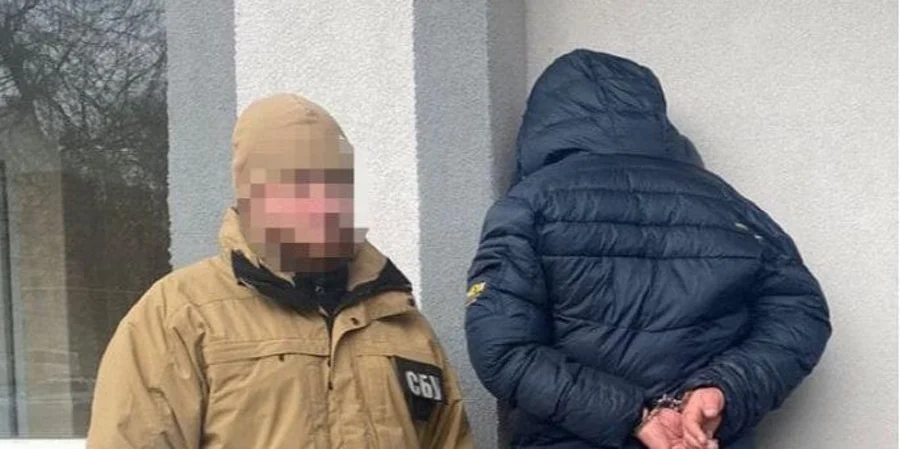 Đại tá Ukraine bị bắt vì nhận hối lộ để giúp người bị nhập ngũ trốn ra nước ngoài - Ảnh 1.