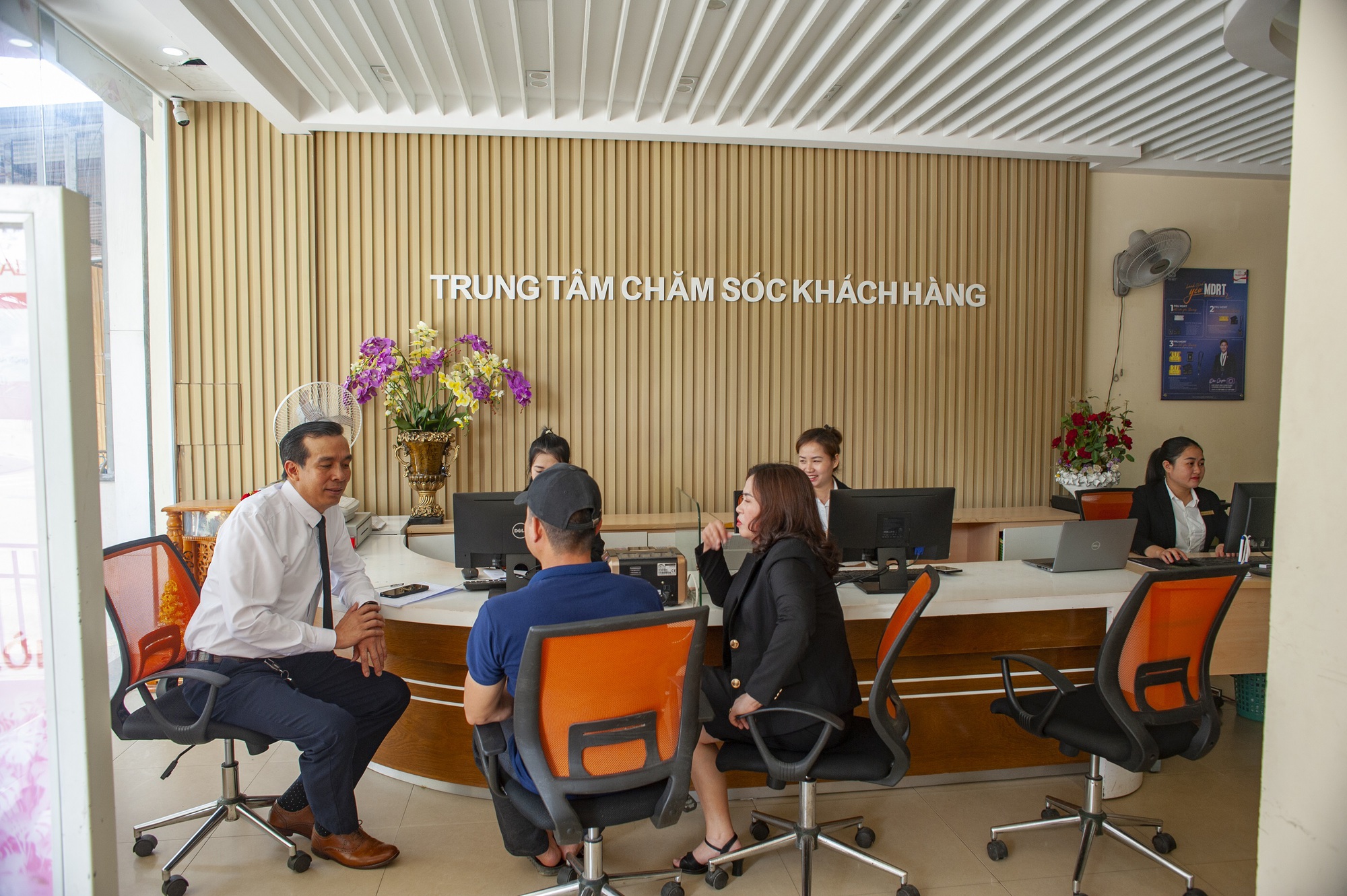 Prudential chi trả 2,6 tỷ đồng quyền lợi bảo hiểm cho một khách hàng tại Quảng Bình - Ảnh 3.