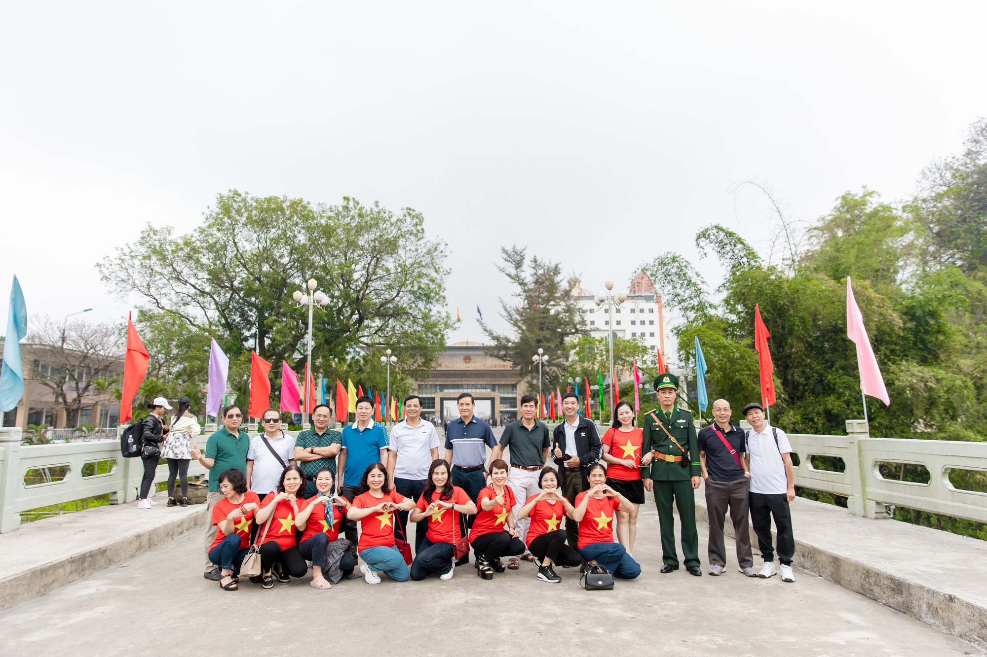 Quảng Ninh đón đoàn du khách Trung Quốc đầu tiên qua Cửa khẩu Quốc tế Móng Cái - Ảnh 3.