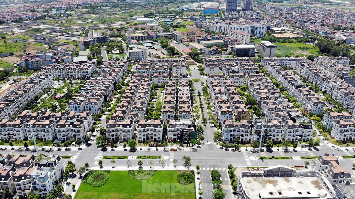 Khu đô thị có hàng trăm biệt thự 'triệu đô' bỏ hoang ở Hà Nội - Ảnh 18.