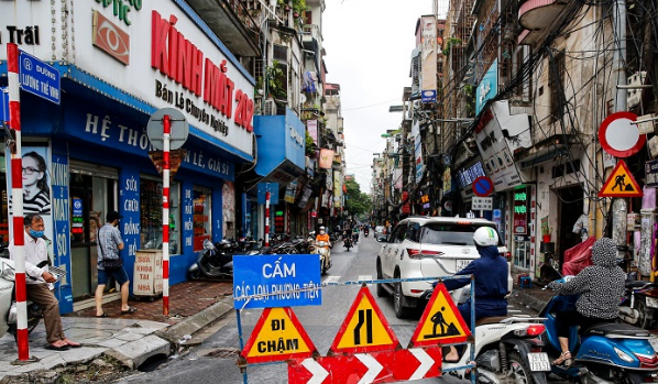 Hà Nội cấm đường Lương Thế Vinh phục vụ dự án xử lý nước thải Yên Xá - Ảnh 1.