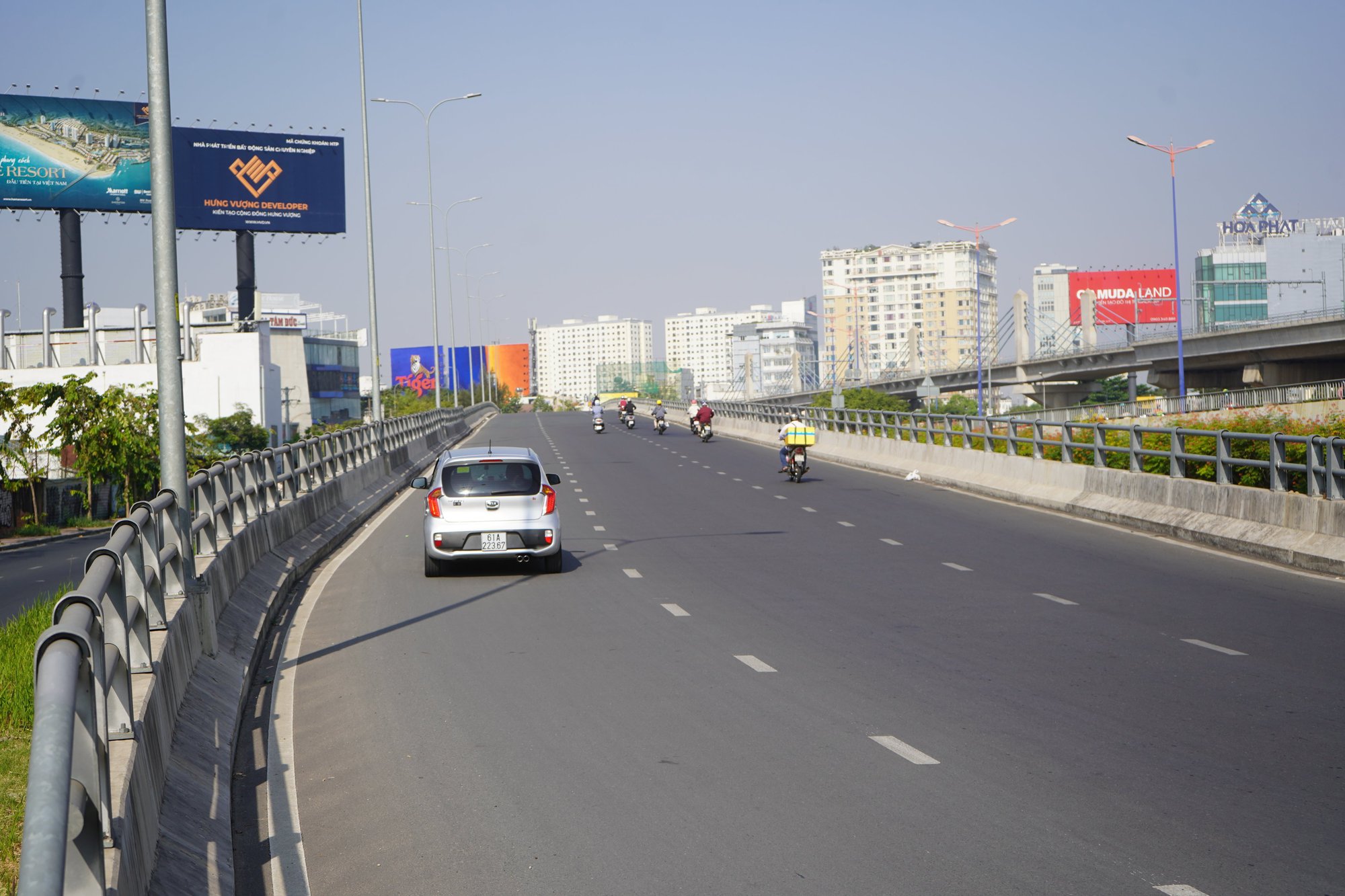 Cầu vượt Nguyễn Hữu Cảnh được theo dõi tình hình giao thông và quan trắc thường xuyên - Ảnh 1.