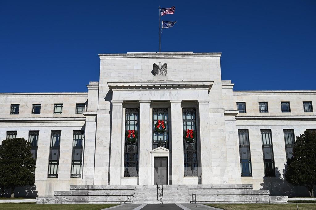 Bất ổn ngân hàng làm đảo lộn mọi dự đoán về đường hướng lãi suất của Fed - Ảnh 1.