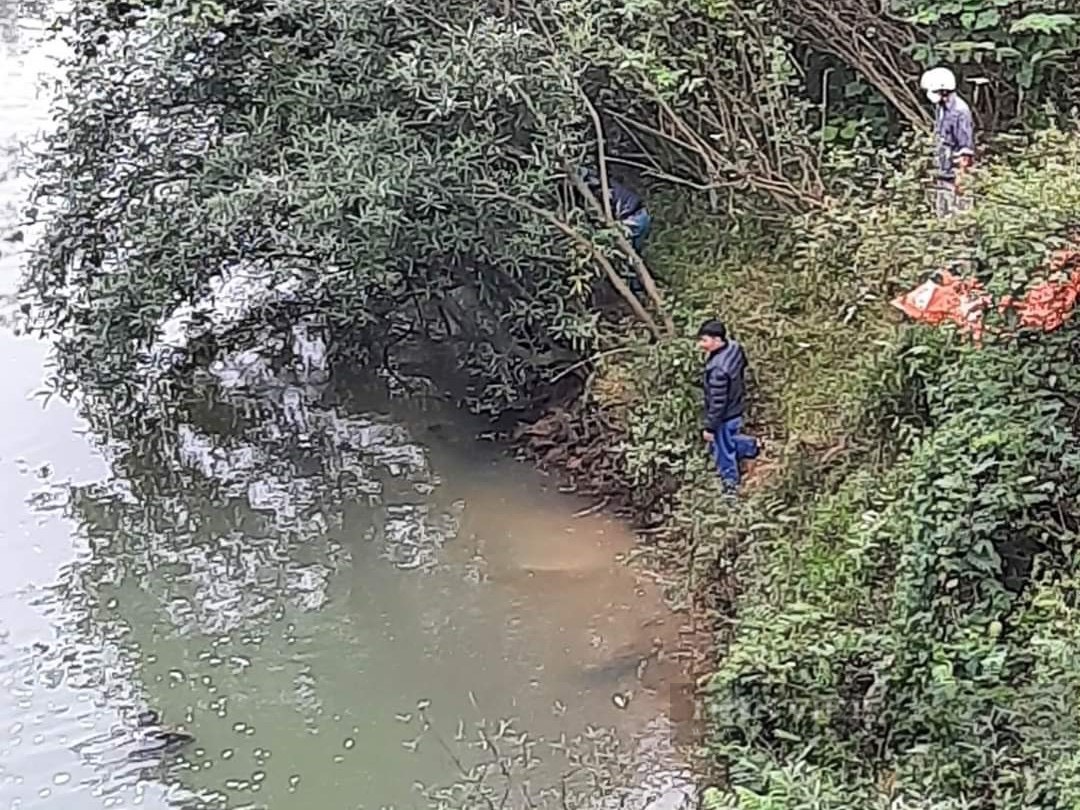 Quảng Bình: Thi thể nam thanh niên được tìm thấy dưới chân cầu sau nhiều ngày mất liên lạc - Ảnh 1.
