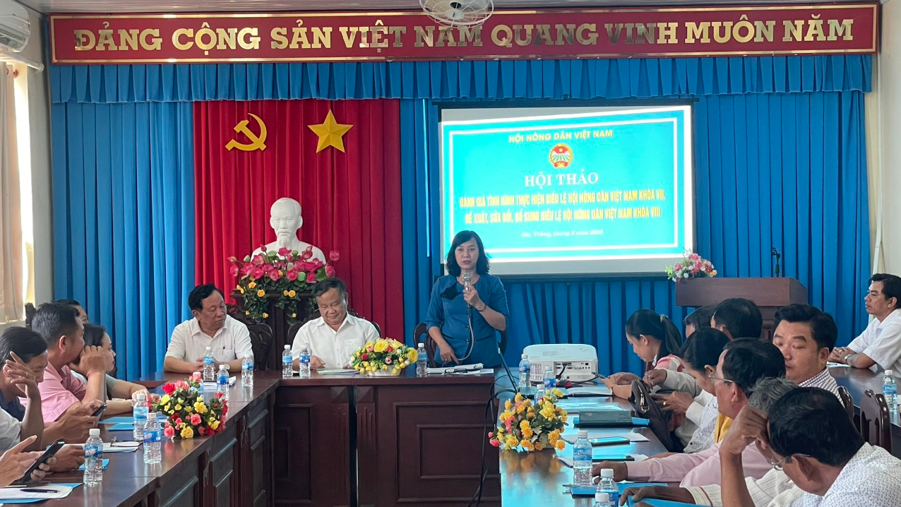 Phó Chủ tịch Hội Nông dân Việt Nam Đinh Khắc Đính khảo sát thực hiện Điều lệ Hội tại Hội Nông dân Sóc Trăng - Ảnh 1.