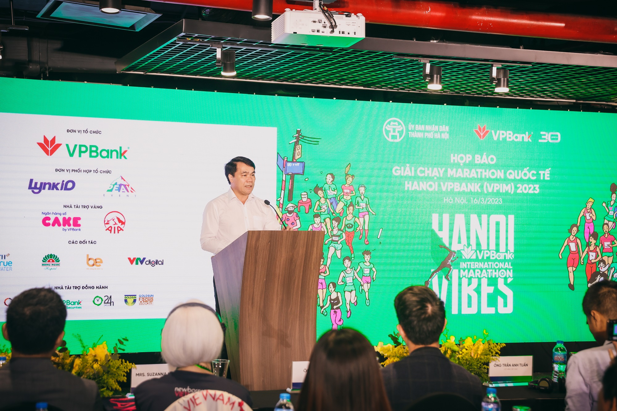 VPBank bất ngờ ra mắt sân chơi mới đẳng cấp dành cho cộng đồng chạy bộ: VPBank Hanoi International Marathon 2023 - Ảnh 2.