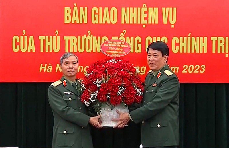Thượng tướng Đỗ Căn bàn giao nhiệm vụ tại Tổng Cục Chính trị QĐND Việt Nam cho 2 Trung tướng - Ảnh 1.