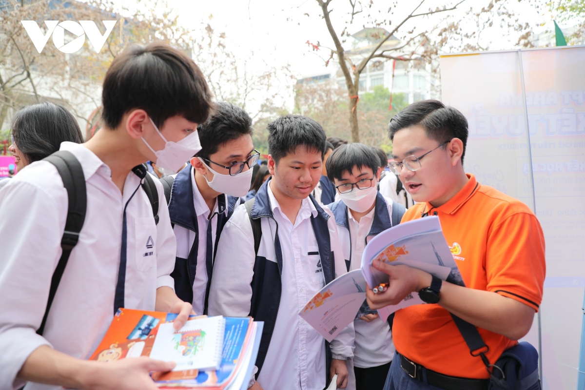 Hỗn loạn &quot;tư vấn tuyển sinh&quot; trên tiktok, chuyên gia đưa ra lời khuyên cho thí sinh - Ảnh 1.