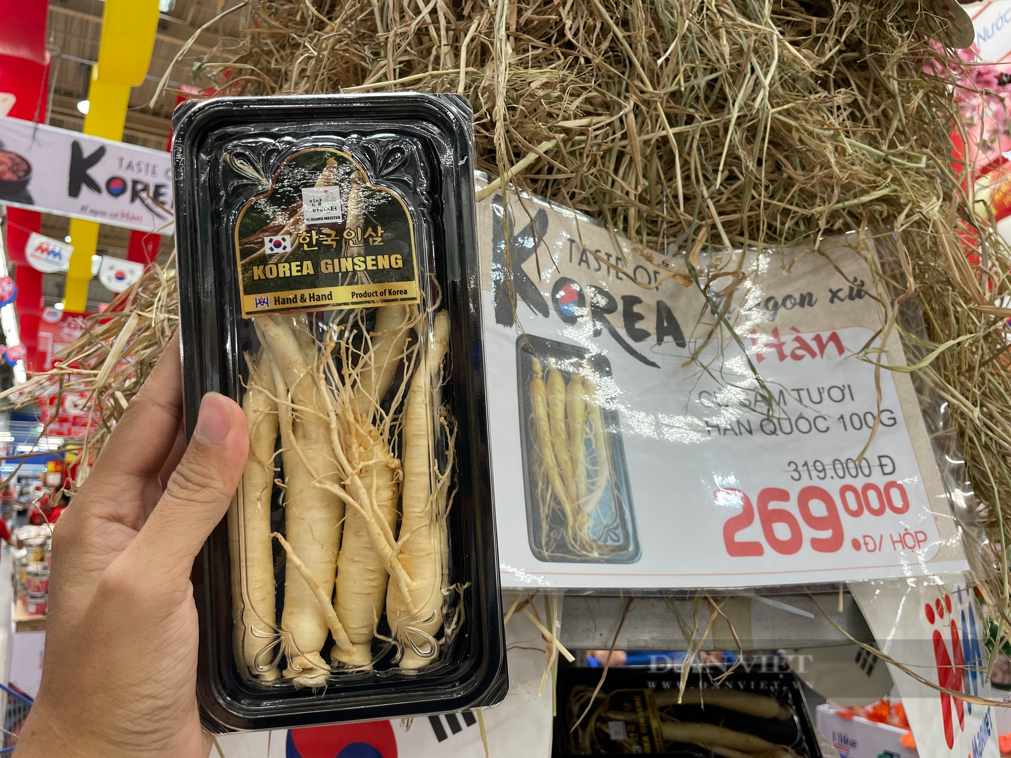 Người Sài Gòn bất ngờ với củ cải, sâm tươi Hàn Quốc trên kệ siêu thị, hàng “hot” lại giảm giá sốc - Ảnh 1.