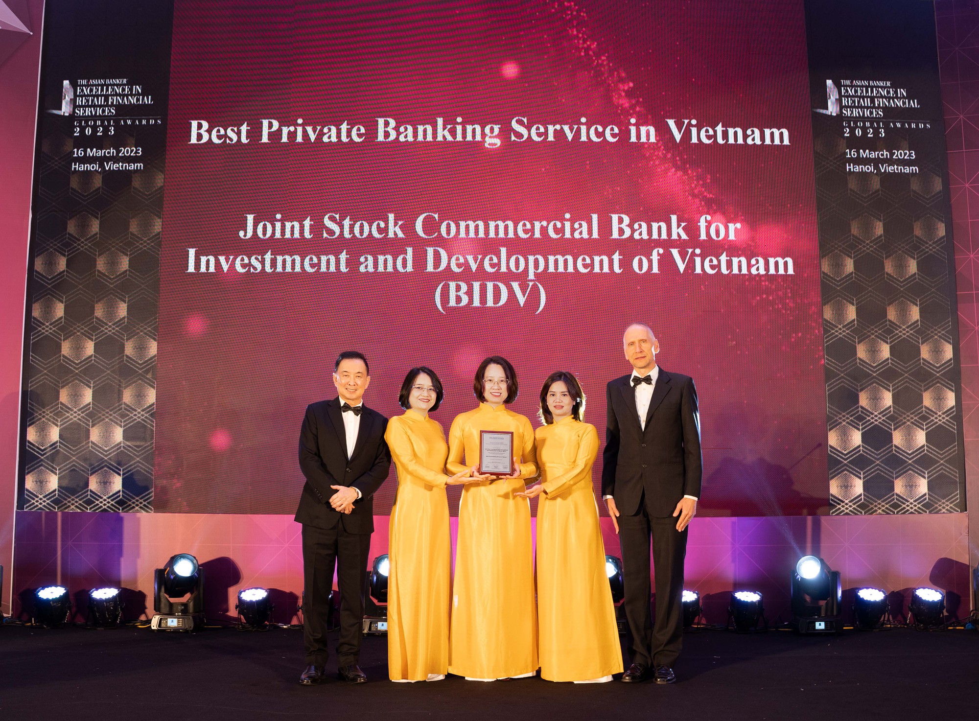 BIDV nhận 04 giải thưởng danh giá về dịch vụ ngân hàng dành cho khách hàng cá nhân - Ảnh 2.