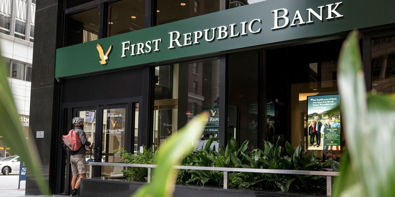 Vì sao các 'gã khổng lồ' ngân hàng Mỹ bơm 30 tỷ USD cho First Republic - Ảnh 1.