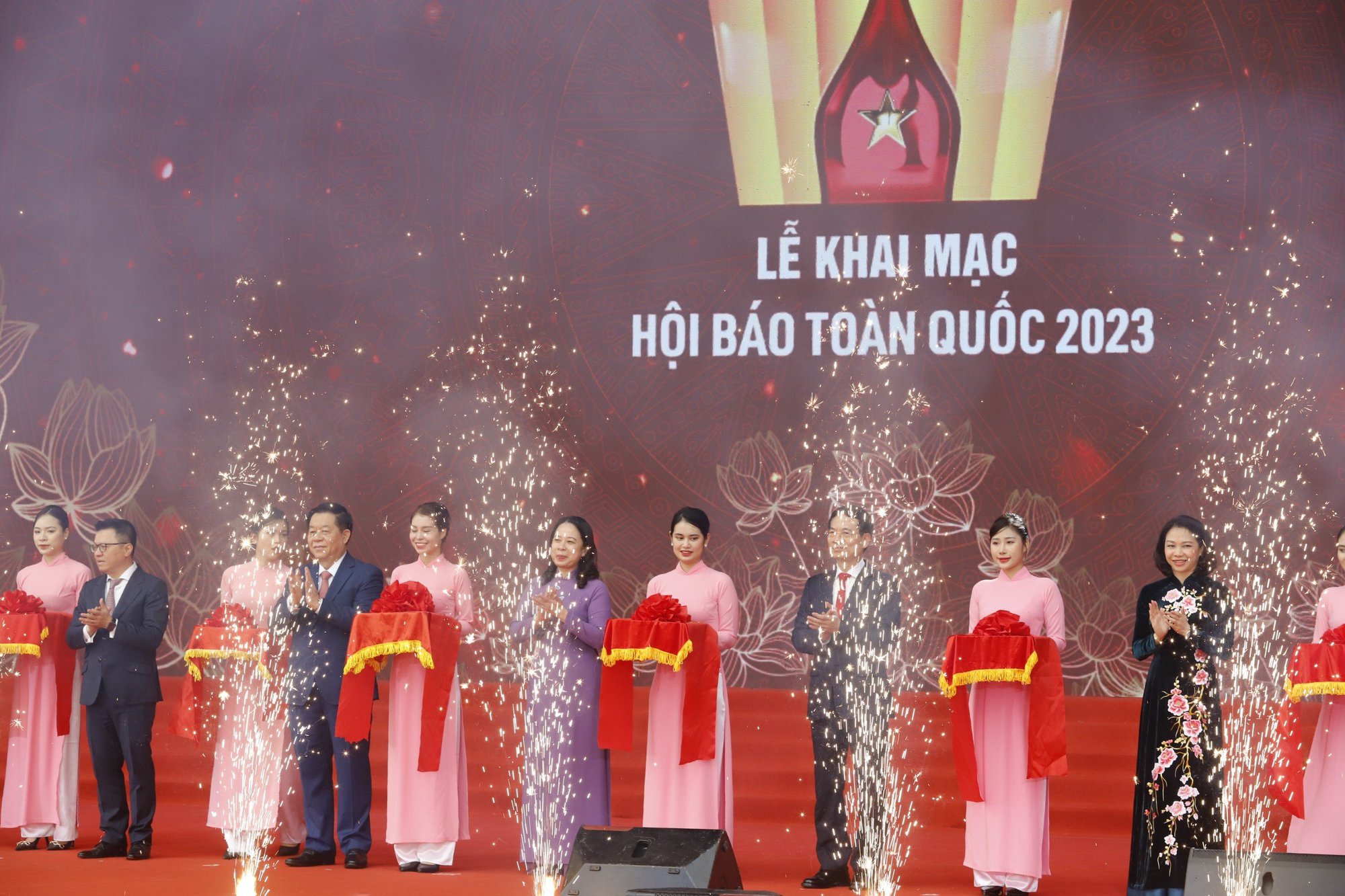 Lãnh đạo Đảng, Nhà nước dự lễ khai mạc Hội Báo toàn quốc 2023 - Ảnh 2.