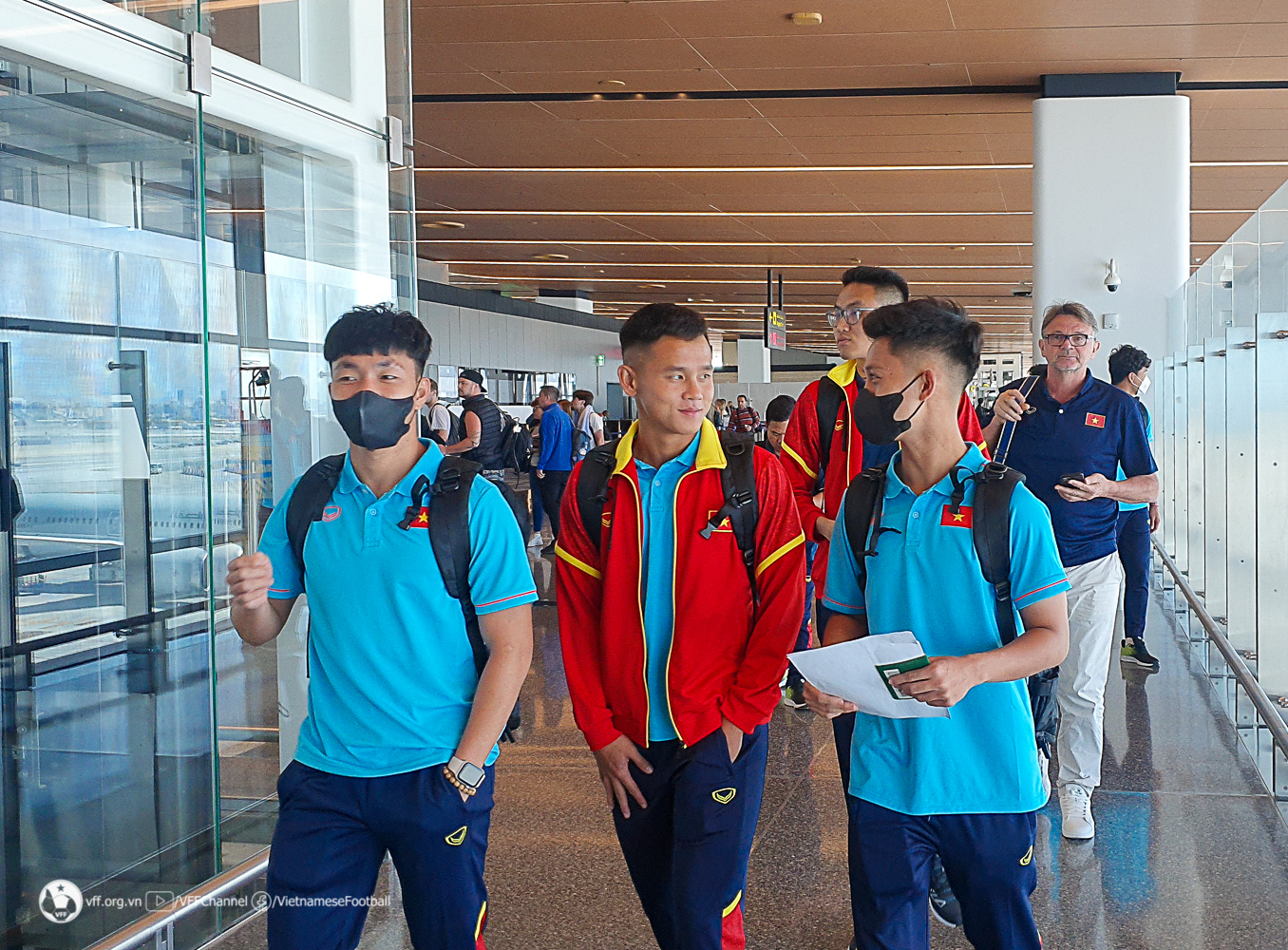 U23 Việt Nam được đón tiếp chu đáo tại Qatar - Ảnh 3.