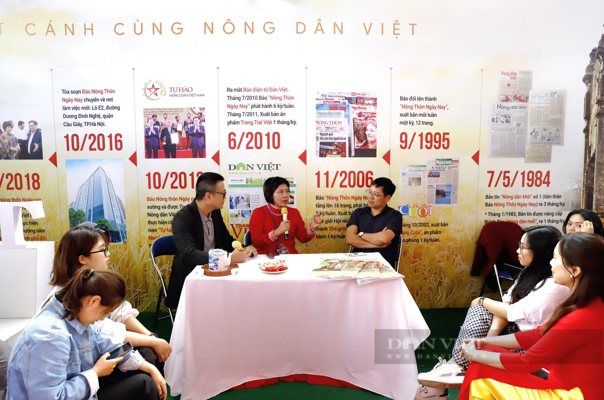 Giới trẻ hào hứng học nghề qua Talkshow “Báo chí kiến tạo” do báo NTNN/Dân Việt tổ chức - Ảnh 1.